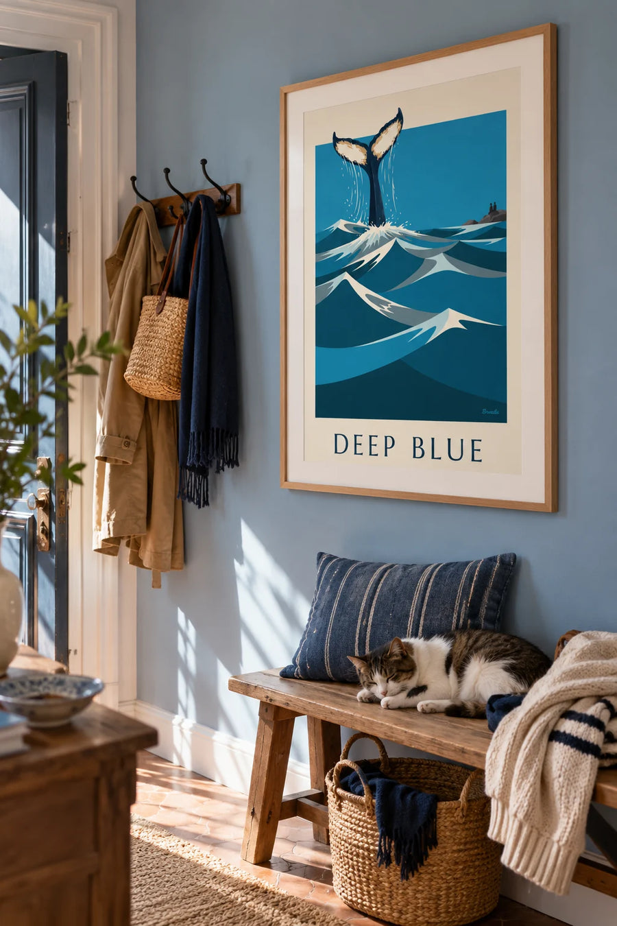 Poster bultrug die de oceaan induikt met opgeheven staart: ingelijst aan de muur