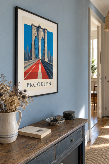 Poster Brooklyn Bridge in perspectief vanaf het looppad: ingelijst aan de muur