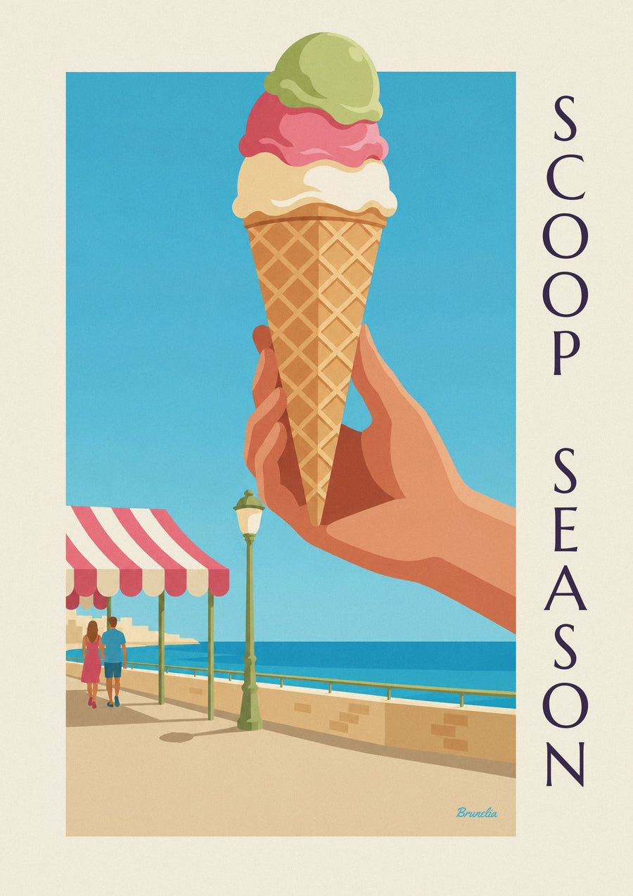 Poster ijshoorntje met 3 bollen aan zee