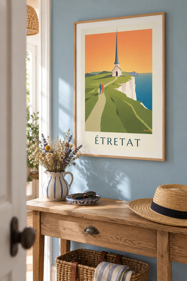 Poster kapel Notre-Dame de la Garde op de klif van Étretat: ingelijst aan de muur
