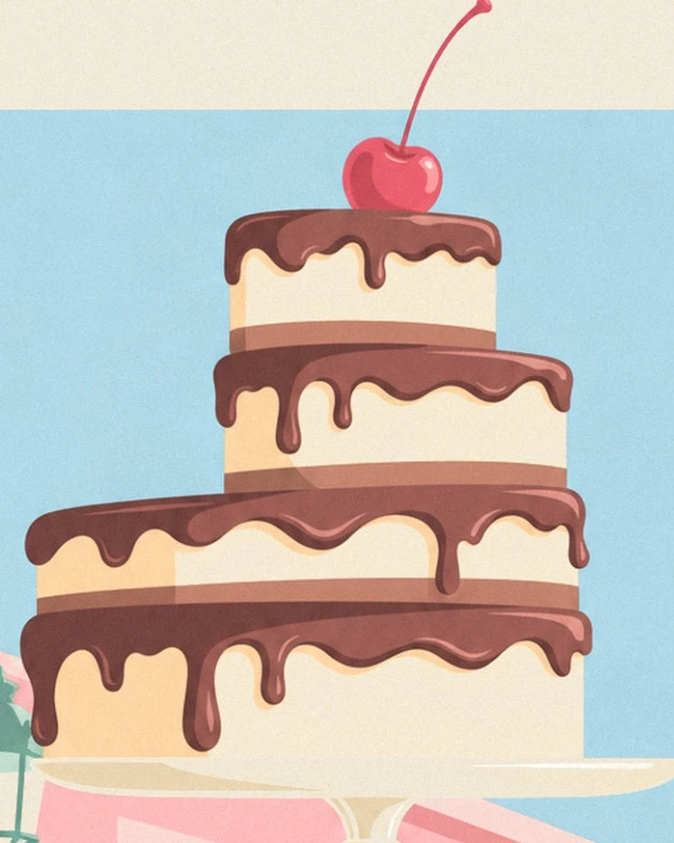 Le gâteau à étages nappé de chocolat et sa cerise rouge sur un présentoir
