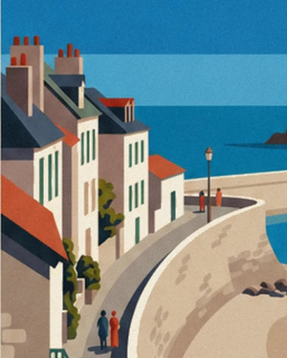 Les villas blanches aux cheminées et volets verts, au-dessus de la promenade en courbe