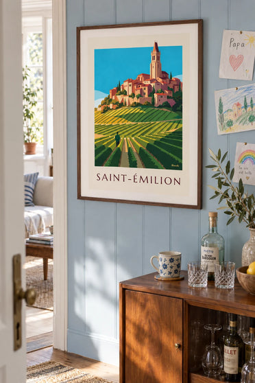 Poster dorp Saint-Émilion en zijn wijngaarden: ingelijst aan de muur