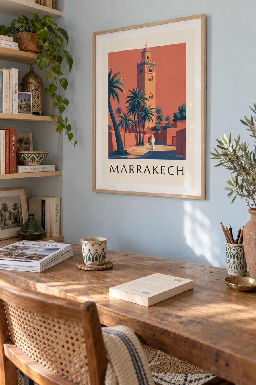 Affiche minaret de la Koutoubia illuminé au crépuscule à Marrakech : encadrée au mur