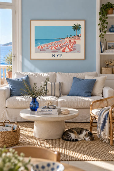 Poster gestreepte parasols op het strand van Nice, Baie des Anges: ingelijst aan de muur