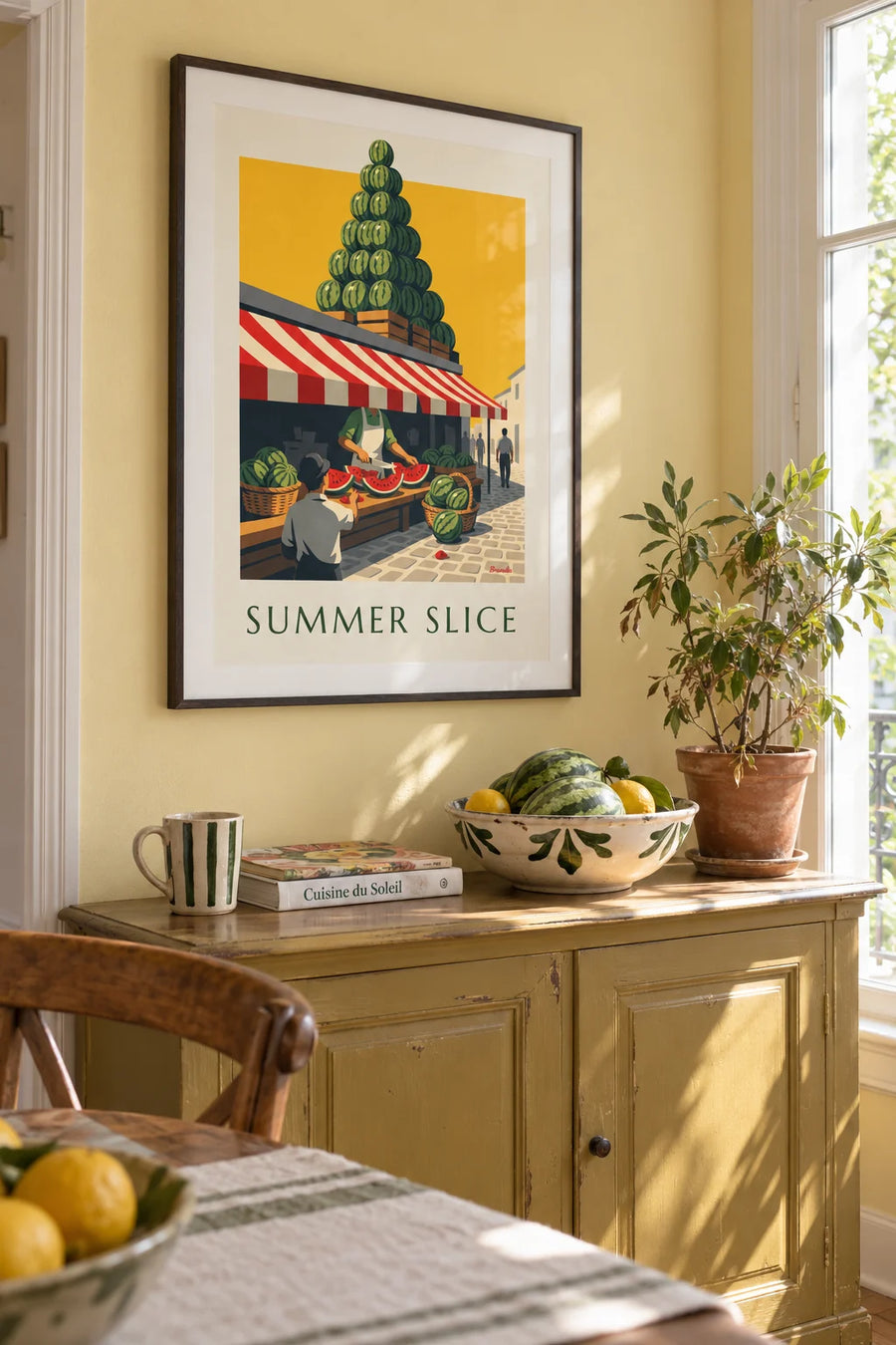 Poster in partjes gesneden watermeloen op een marktkraam: ingelijst aan de muur