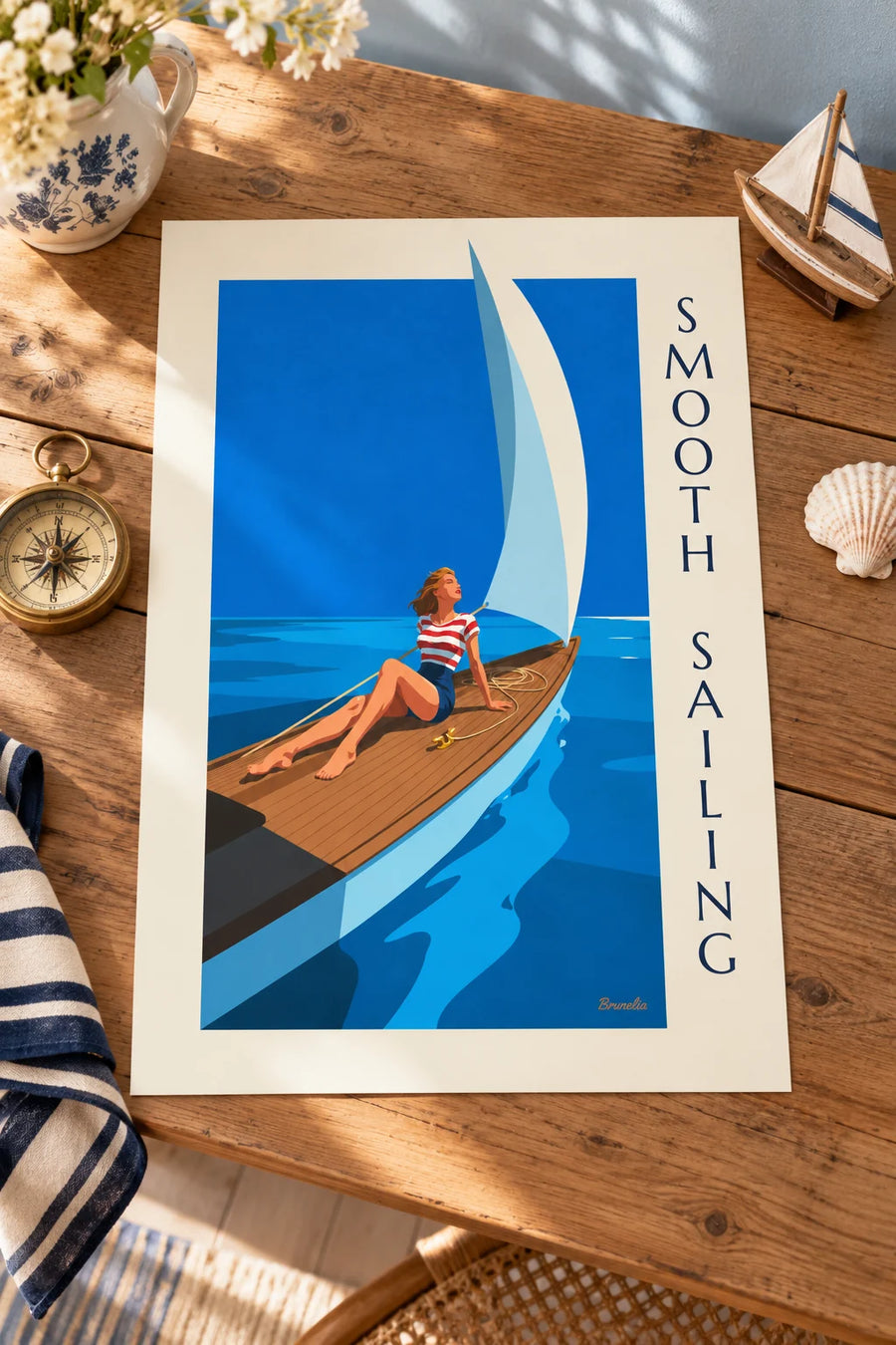 Affiche pin-up sur le pont d'un voilier en pleine mer : posée sur une table