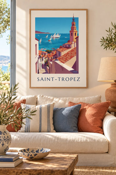Poster zeilregatta voor de kust van Saint-Tropez : ingelijst aan de muur