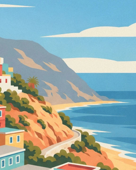 De blauwe baai omzoomd door kliffen, met een kronkelende weg boven het strand
