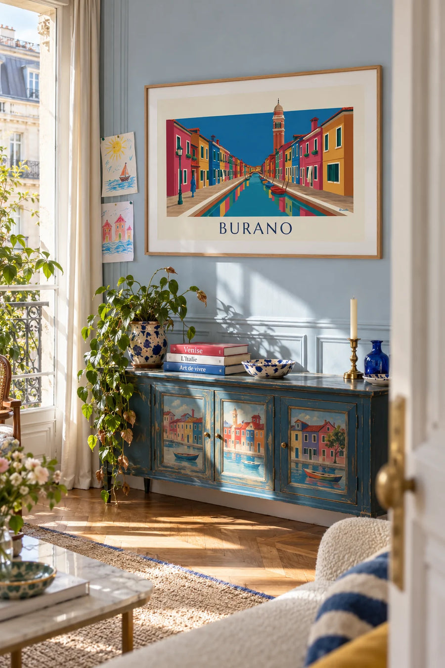 Poster kanaal en kleurrijke huizen van Burano, scheve klokkentoren: ingelijst aan de muur