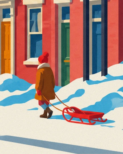 Enfant au bonnet rouge et manteau fauve tirant sa luge rouge dans la neige