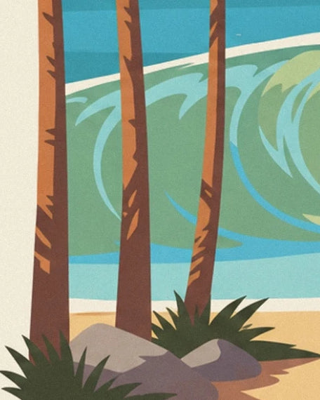 Les 3 troncs de palmiers, les rochers et la vague verte au bord du sable doré