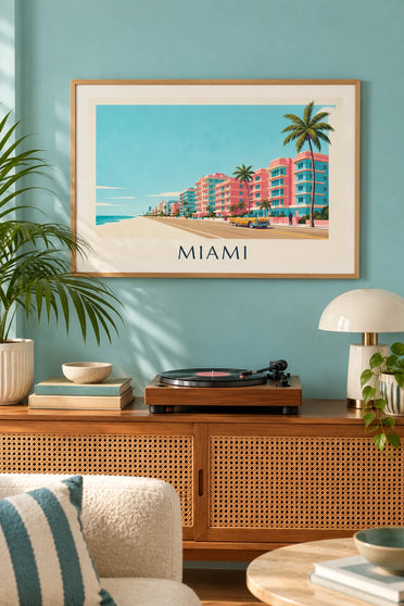Affiche cabriolet doré sur Ocean Drive à Miami : encadrée au mur