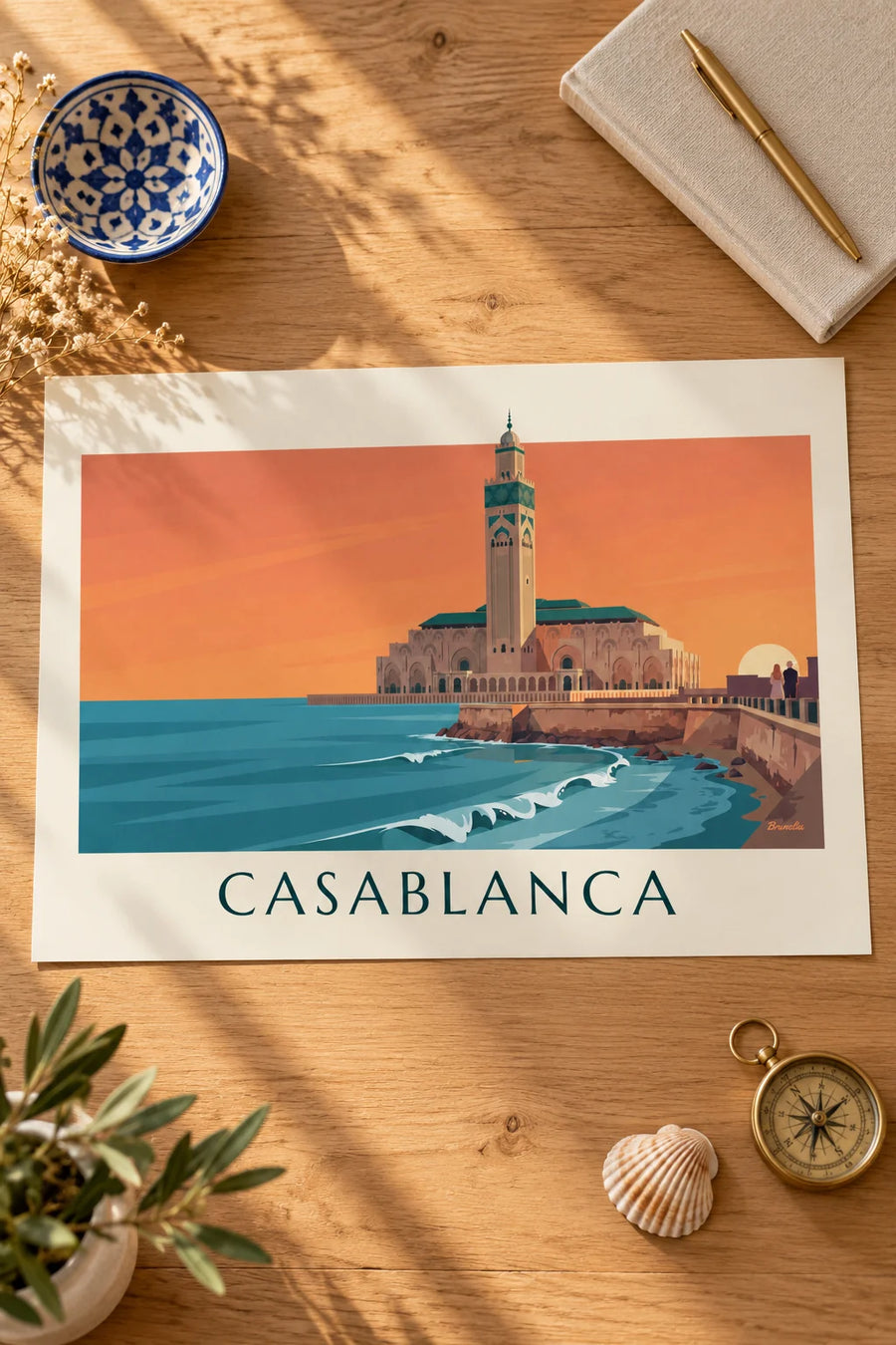 Poster Hassan II-moskee aan de oceaan bij zonsondergang: op een tafel