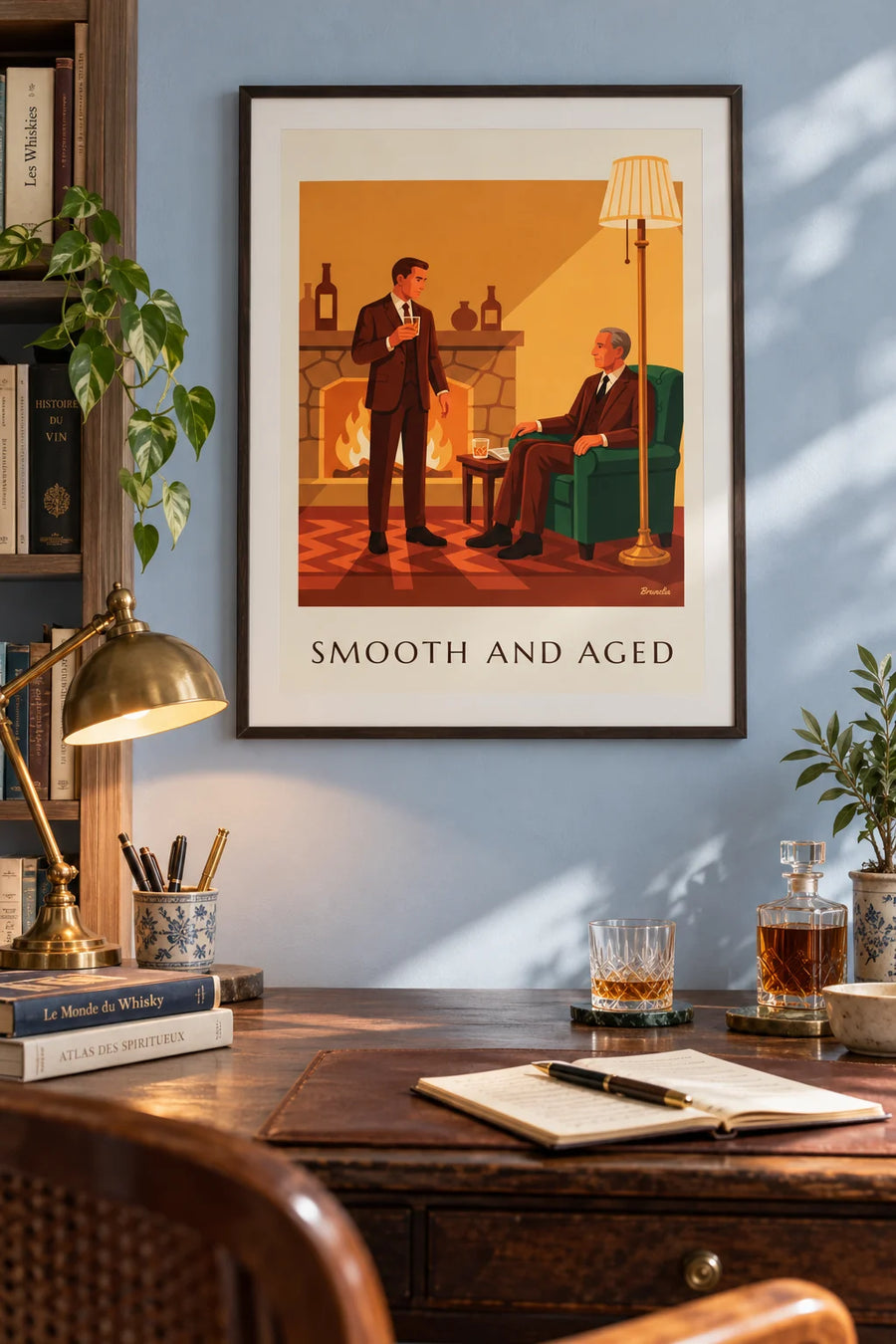 Poster whisky, man in pak bij de open haard: ingelijst aan de muur