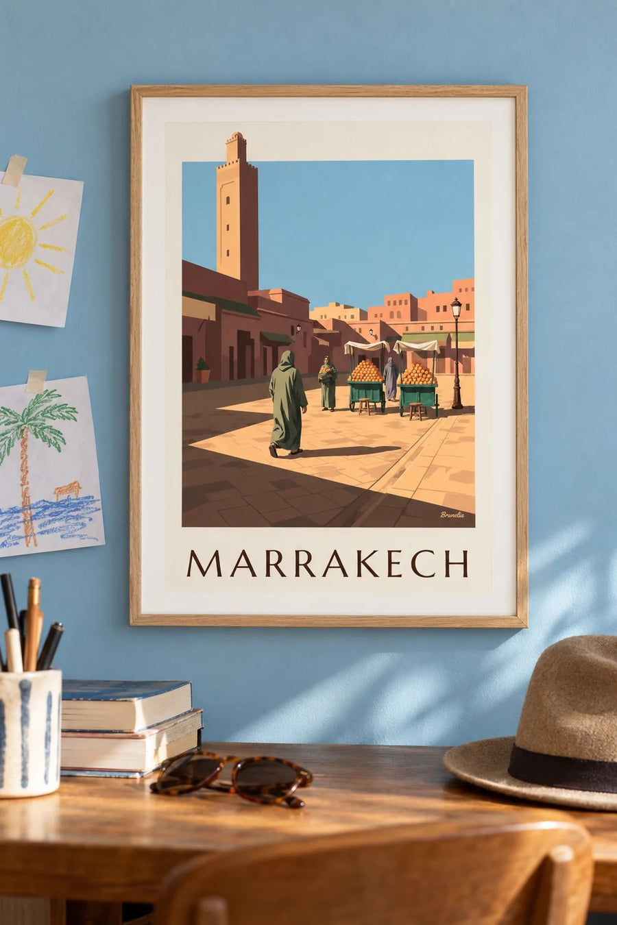 Poster van Jemaa el-Fna in Marrakesh met sinaasappelkramen : ingelijst aan de muur