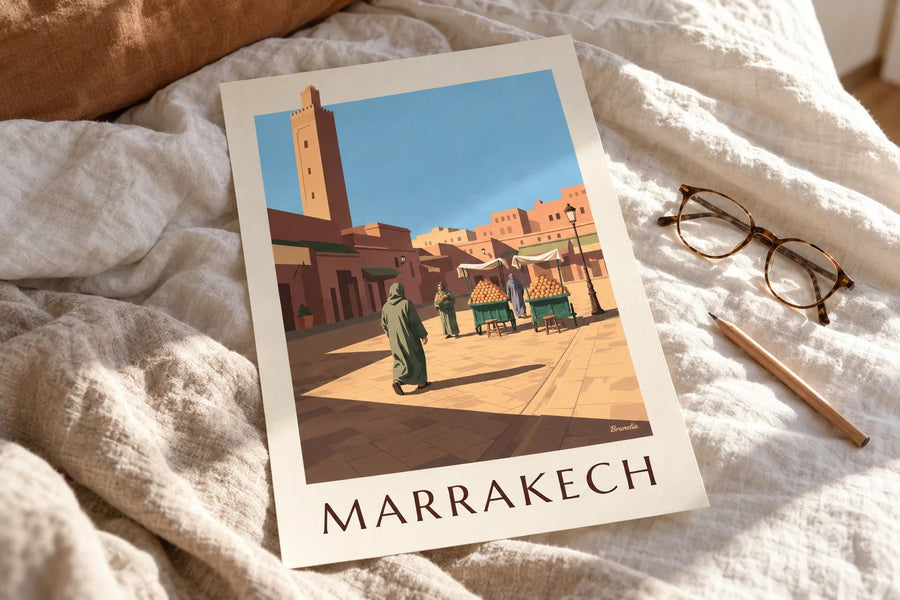 Poster van Jemaa el-Fna in Marrakesh met sinaasappelkramen : neergezet op een tafel