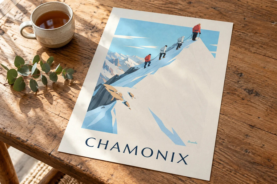 Poster bergbeklimmers op de graat van de Aiguille du Midi : neergezet op een tafel