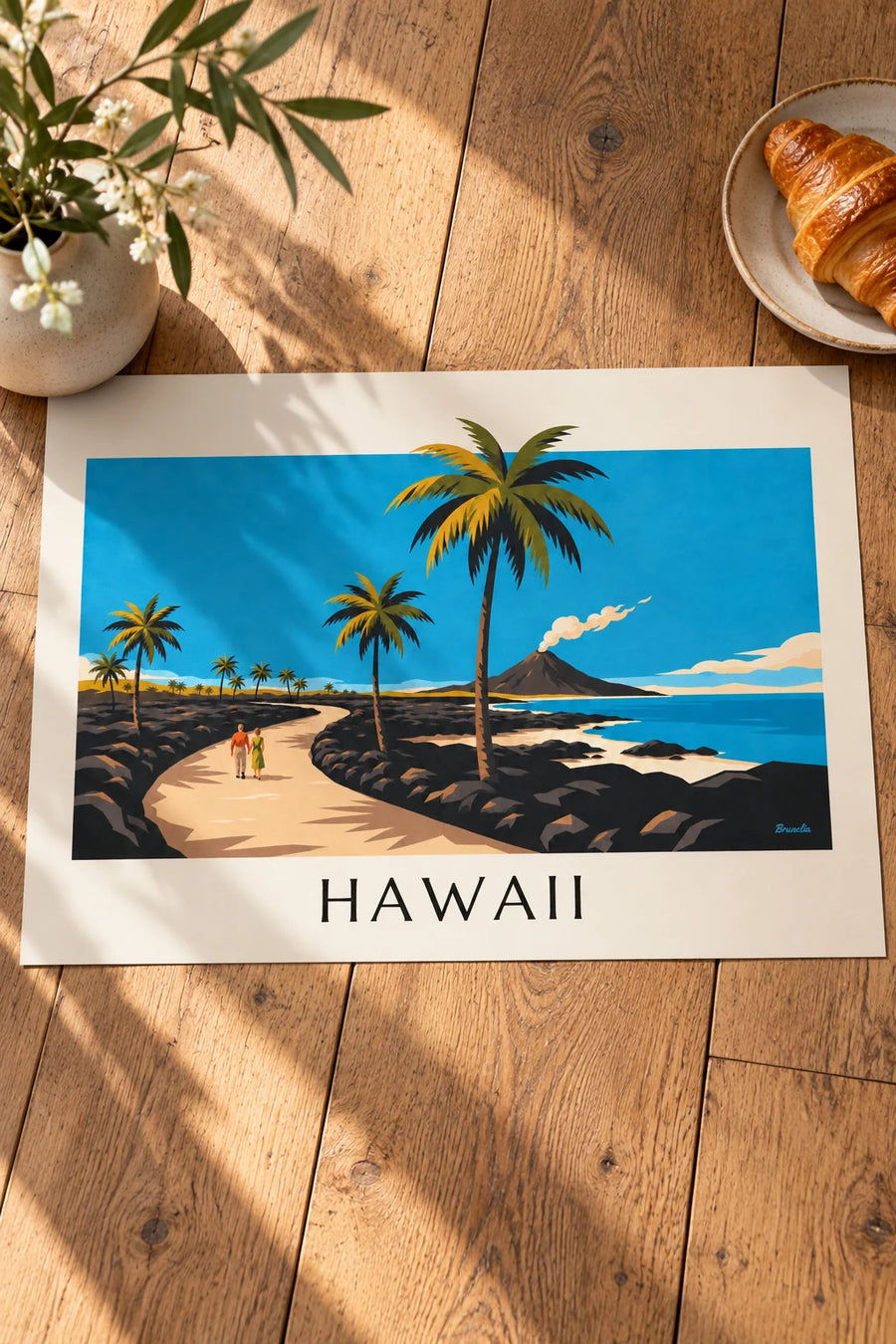 Affiche route d'Hawaii entre palmiers et volcan : posée sur une table