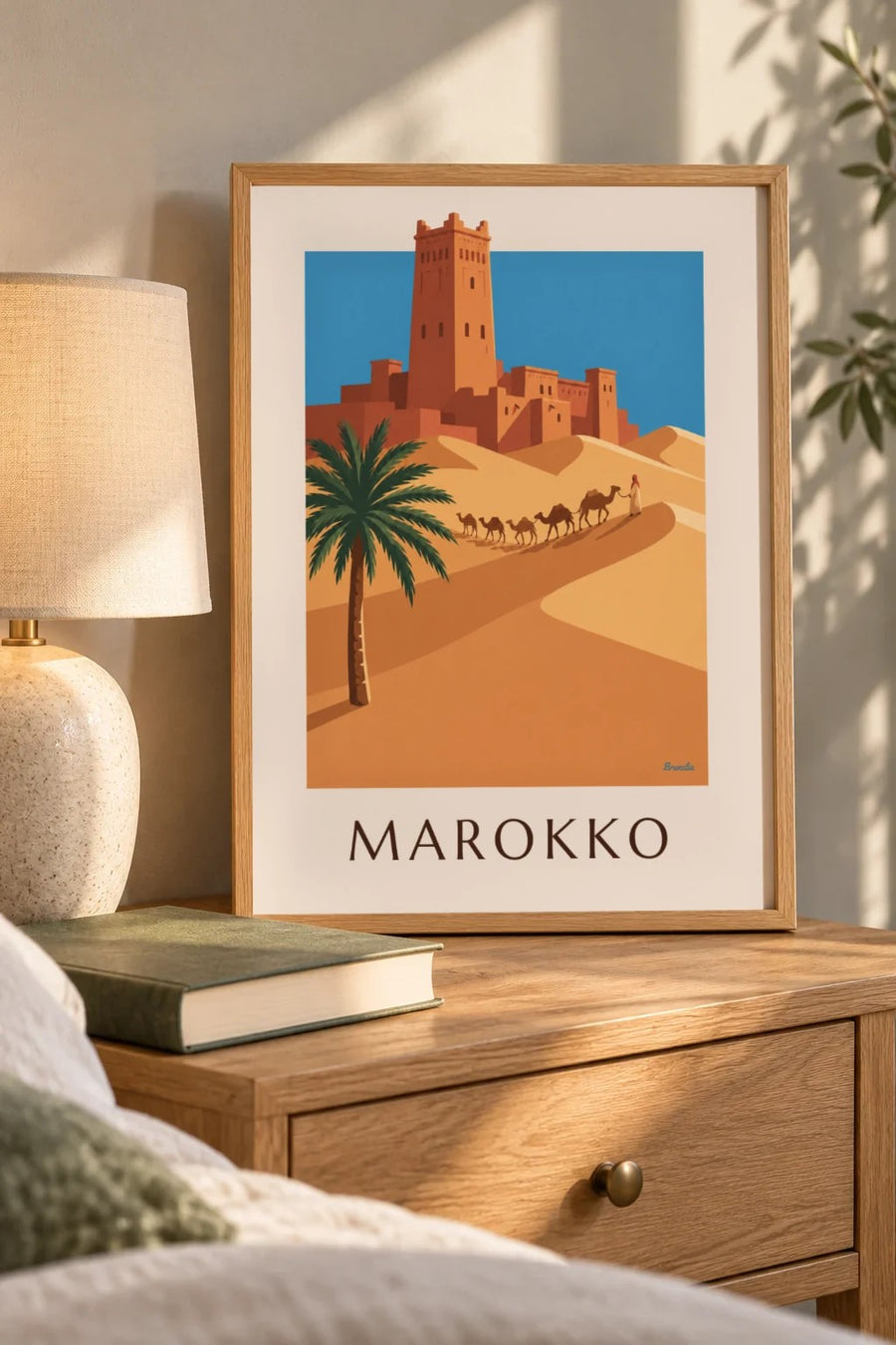 Poster kasbah en karavaan van kamelen in de Marokkaanse woestijn: klein A4-formaat in lijst