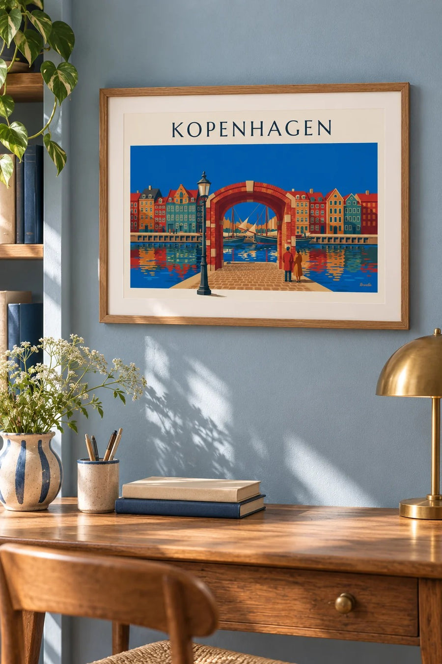 Poster kleurrijke huizen en oude zeilschepen in Nyhavn, Kopenhagen: klein formaat A4 ingelijst
