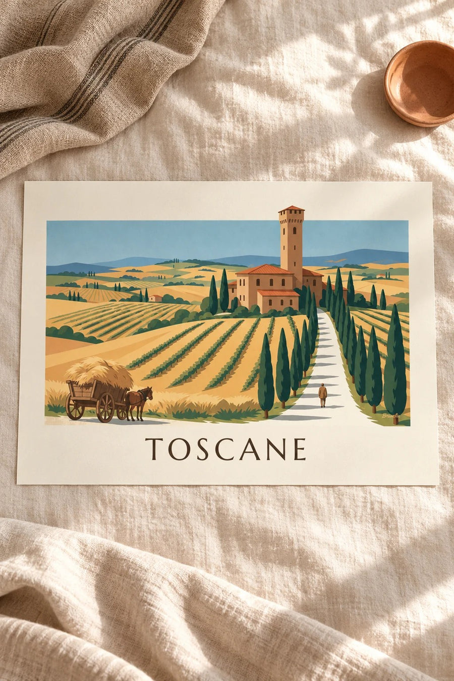 Poster Toscaanse villa, cipressenlaan en graanheuvels: op een tafel gelegd