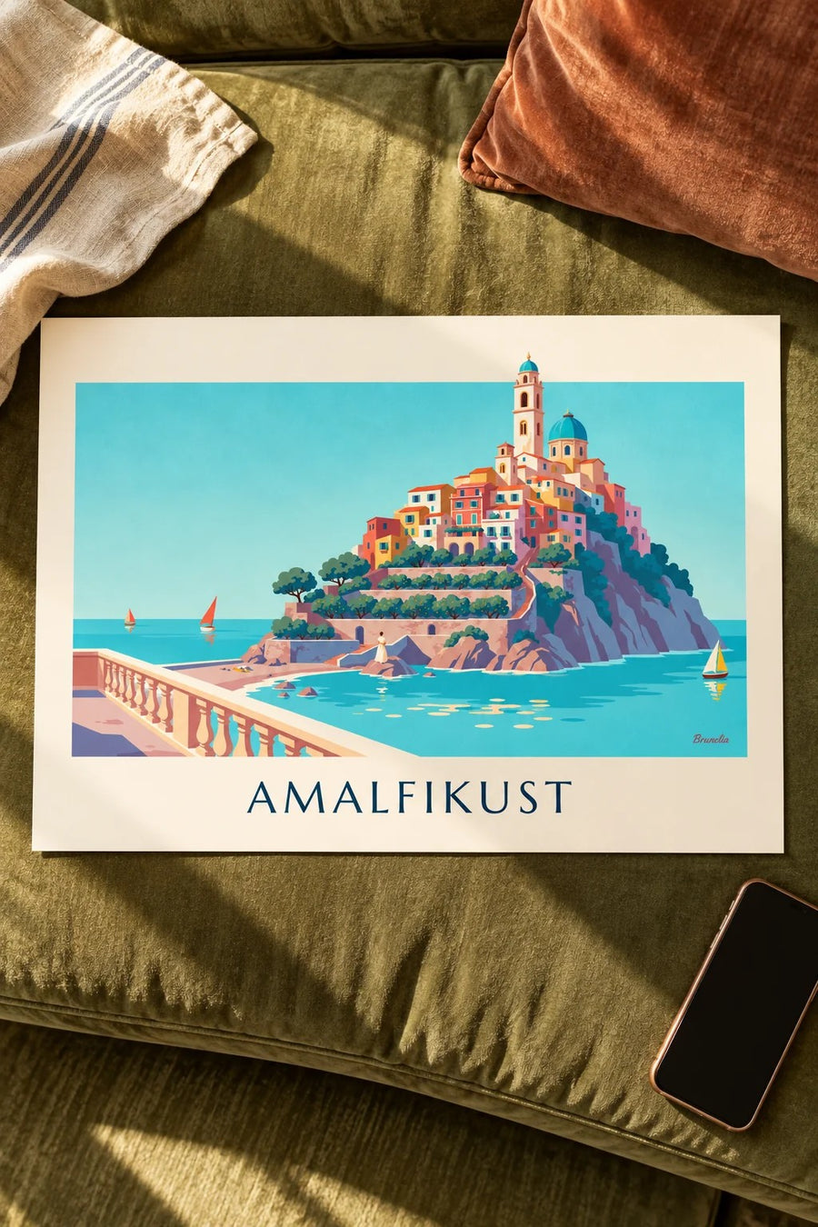 Poster Amalfikust, kleurrijke huizen en turquoise baai: op een tafel gezet