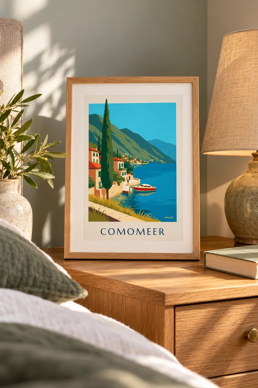 Poster oevers van het Comomeer en houten boot: klein formaat A4 ingelijst