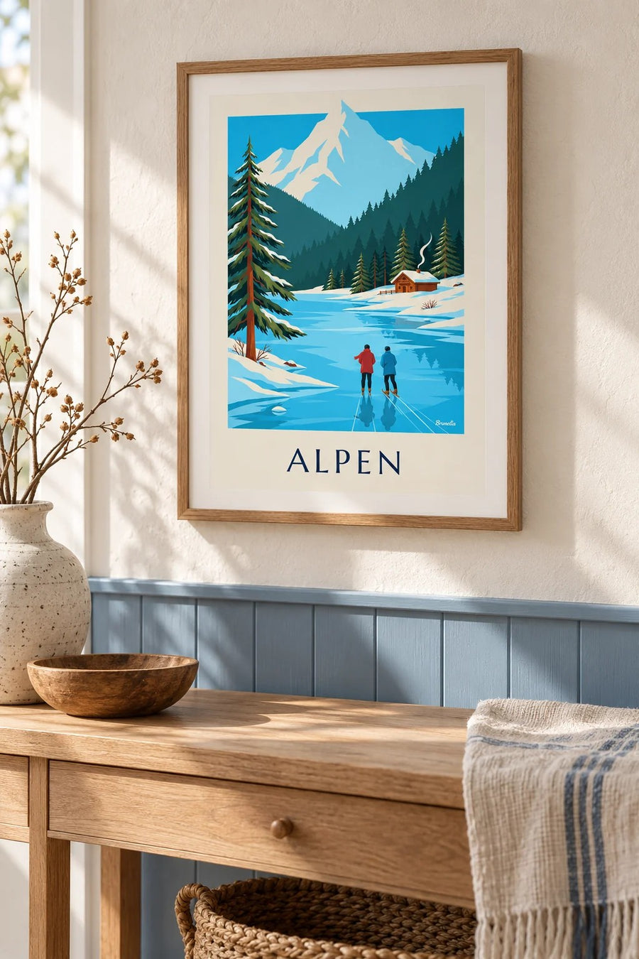 Poster schaatsers op een bevroren meer aan de voet van besneeuwde Alpen: klein A4-formaat, ingelijst