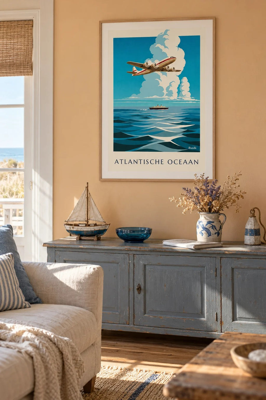 Poster viermotorig vliegtuig boven de Atlantische Oceaan: ingelijst aan de muur