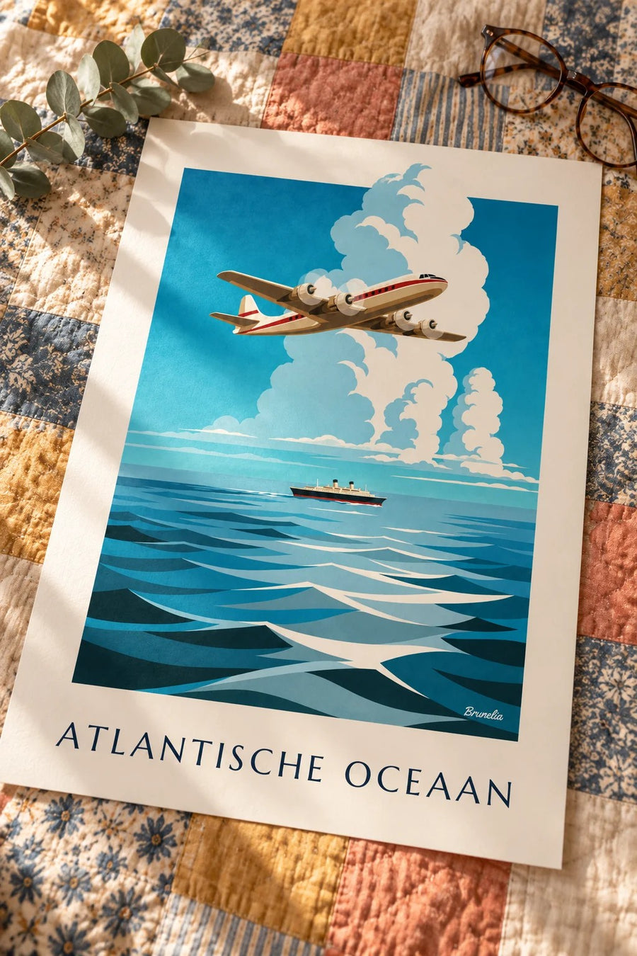 Poster viermotorig vliegtuig boven de Atlantische Oceaan: plat op een tafel