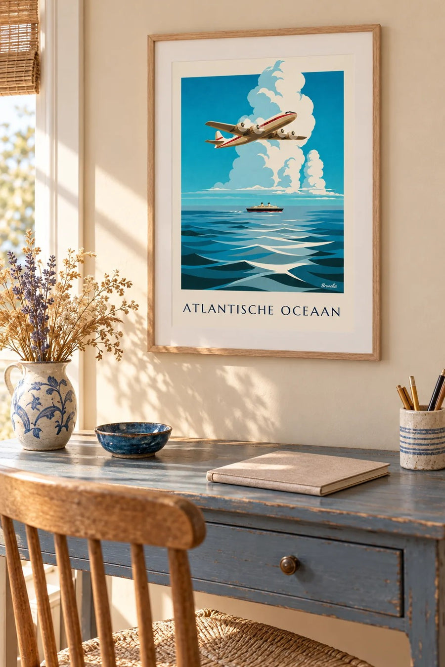 Poster viermotorig vliegtuig boven de Atlantische Oceaan: klein A4-formaat, ingelijst