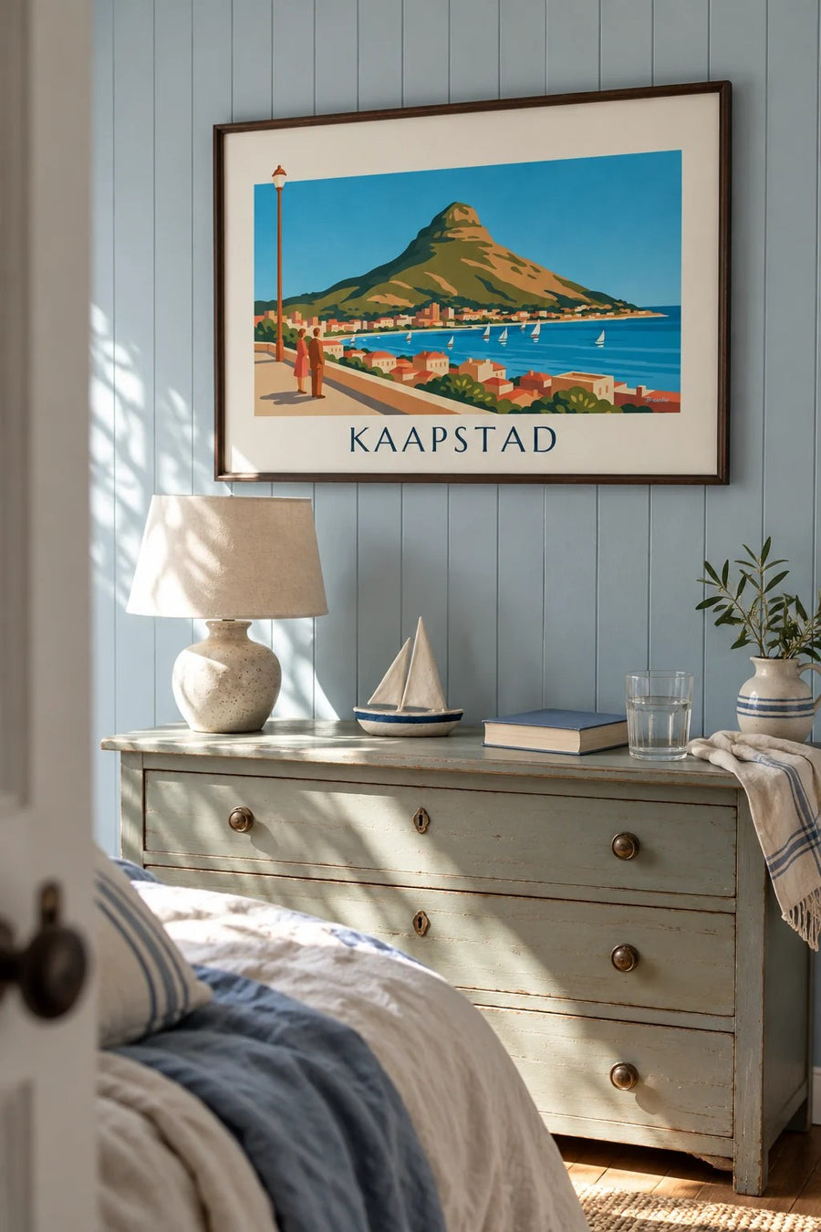 Poster Kaapstad, Lion's Head en baai met zeilboten vanaf de boulevard: ingelijst aan de muur