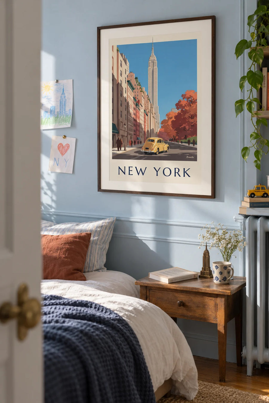 Affiche voiture jaune et Empire State Building en automne : encadrée au mur