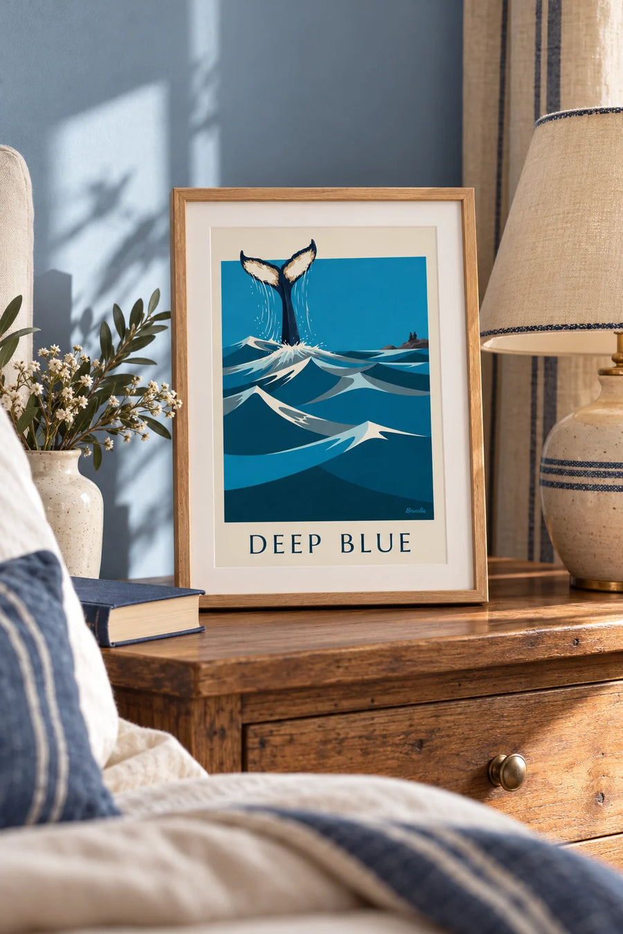 Poster bultrug die de oceaan induikt met opgeheven staart: klein formaat A4 ingelijst
