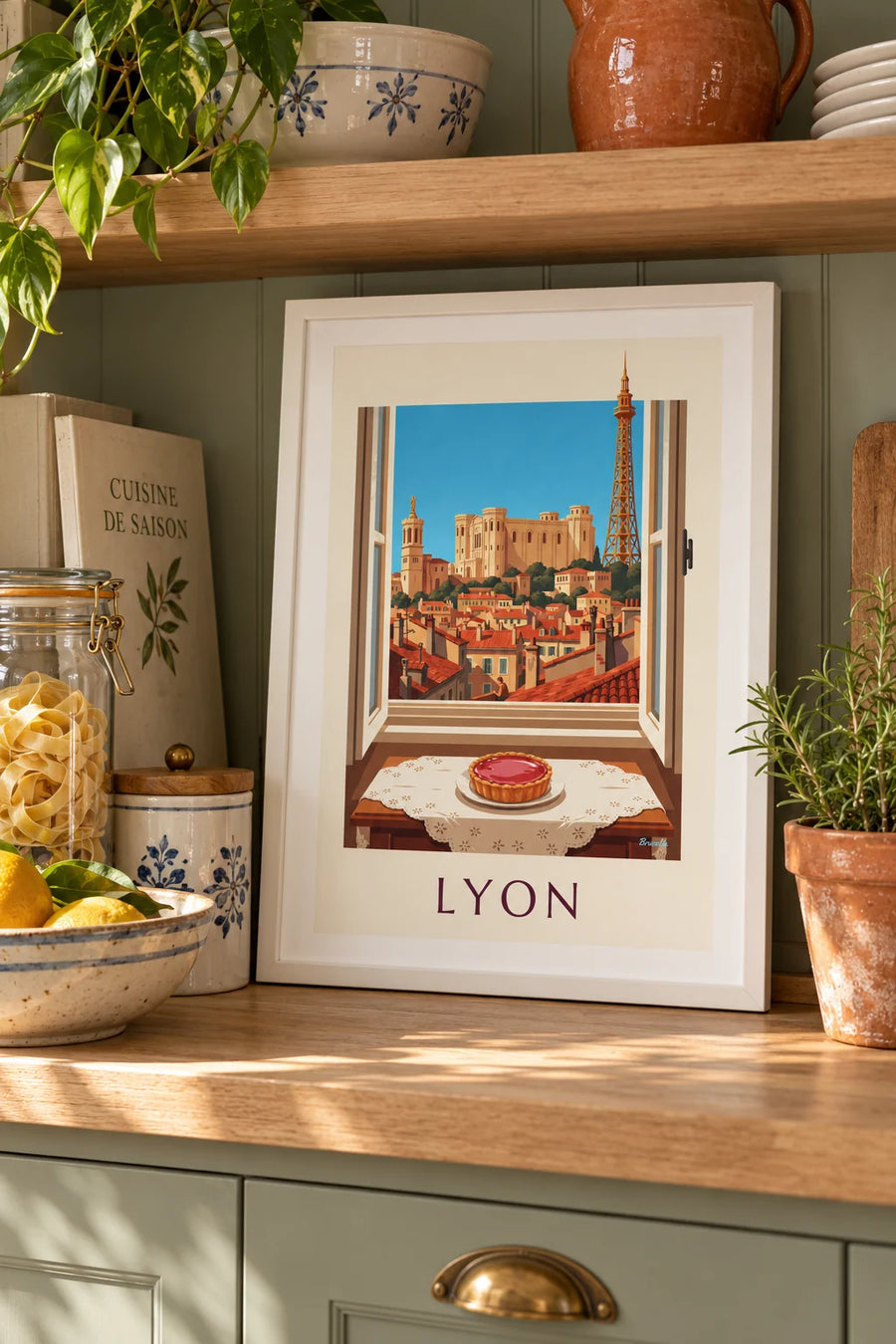 Affiche tarte aux pralines roses à la fenêtre d'un salon lyonnais : petit format A4 encadré
