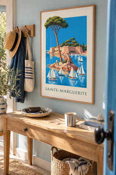 Poster Île Sainte-Marguerite en Fort Royal voor de kust van Cannes: ingelijst aan de muur