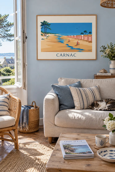 Poster Grande Plage van Carnac bij eb en gestreepte strandcabines: ingelijst aan de muur