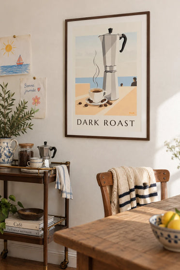 Poster espressokopje, gebrande koffiebonen en koffiepot: ingelijst aan de muur
