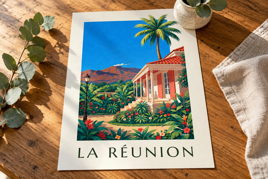 Poster van een Creoolse hut en de Piton de la Fournaise op La Réunion: op een tafel