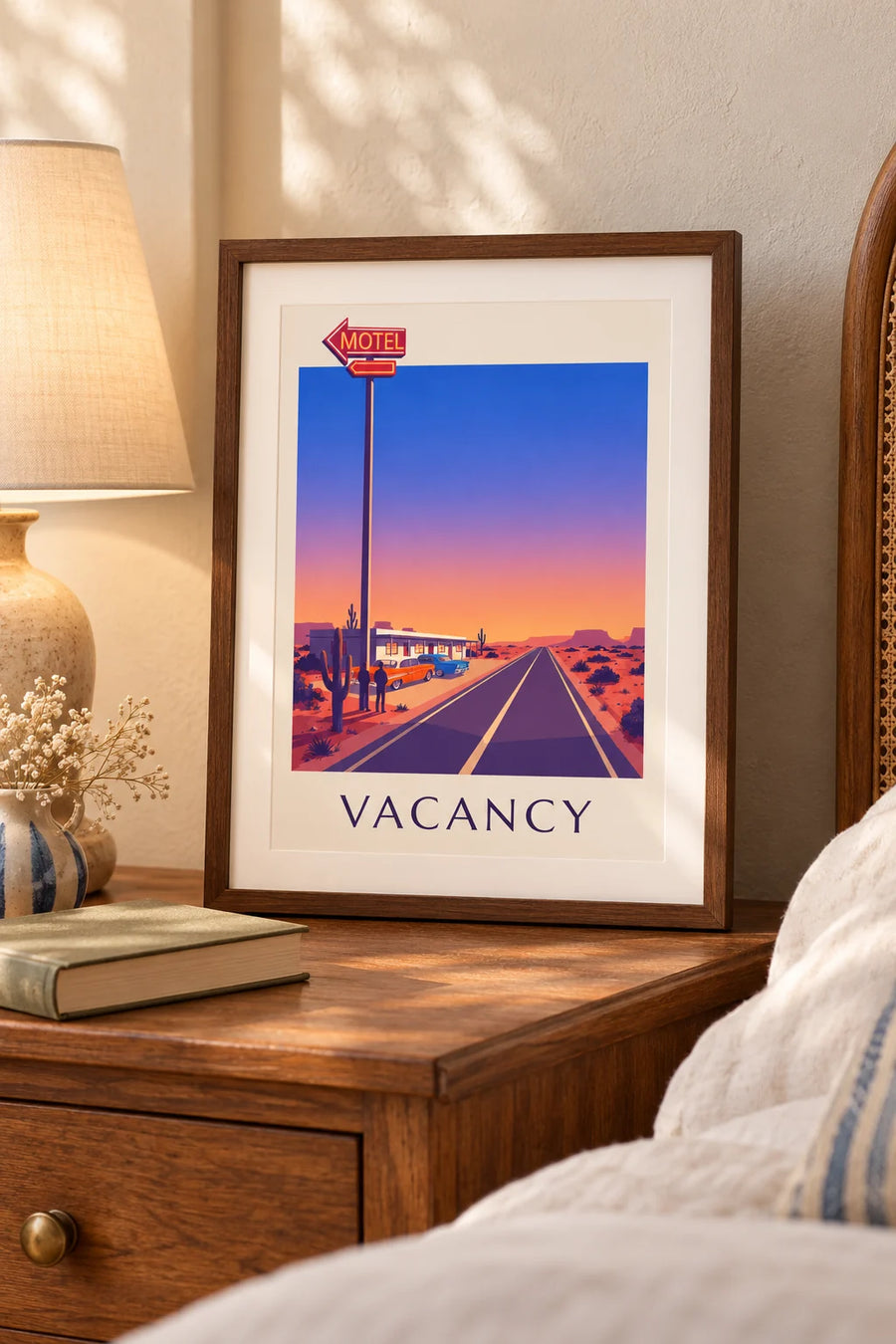 Poster neonreclame van een motel langs een woestijnweg: klein formaat A4 ingelijst