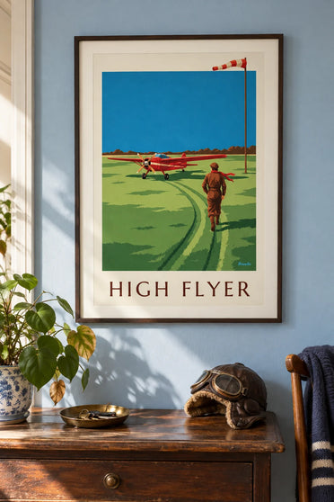 Poster vliegenierster en rood propellervliegtuig op een grasbaan: ingelijst aan de muur