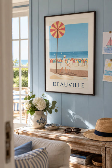 Poster moeder en dochtertje op Les Planches van Deauville: ingelijst aan de muur