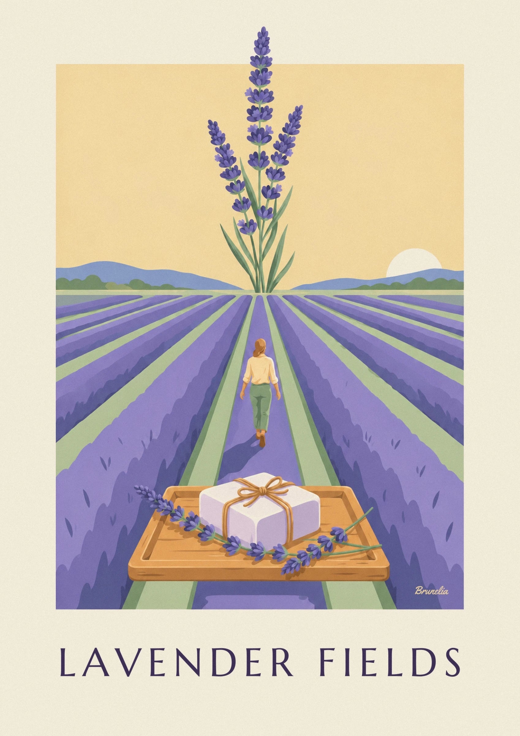 Les rangées violettes du champ de lavande devant les collines bleues et les arbres verts