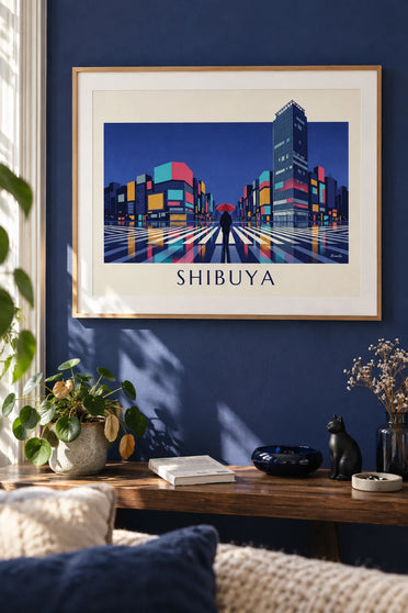 Affiche passage piéton de Shibuya la nuit sous la pluie : encadrée au mur